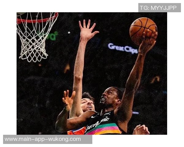 文班亚马半场替补出战表现出色12分钟内贡献5分7篮板1抢断2盖帽