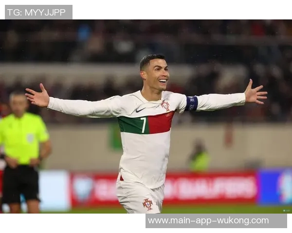 C罗双响助力球队连胜十场社交媒体分享成功秘诀与努力工作的重要性